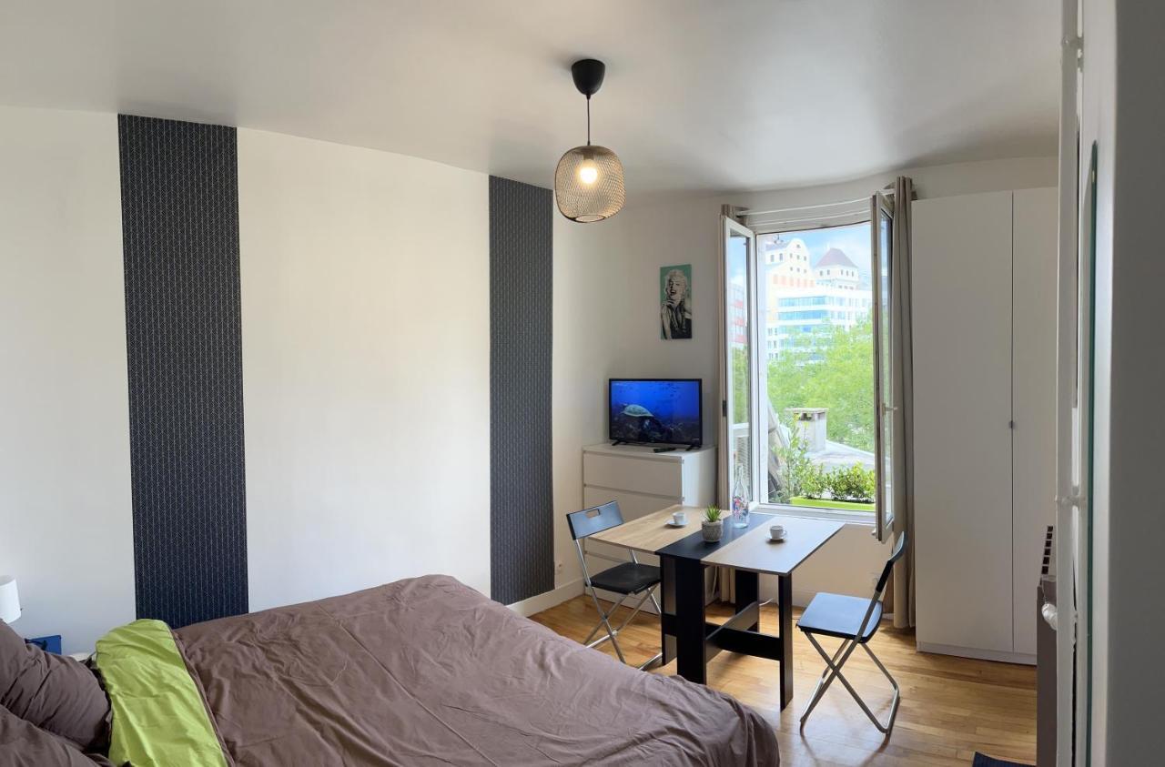 Studio De Charme Pantin Bagian luar foto