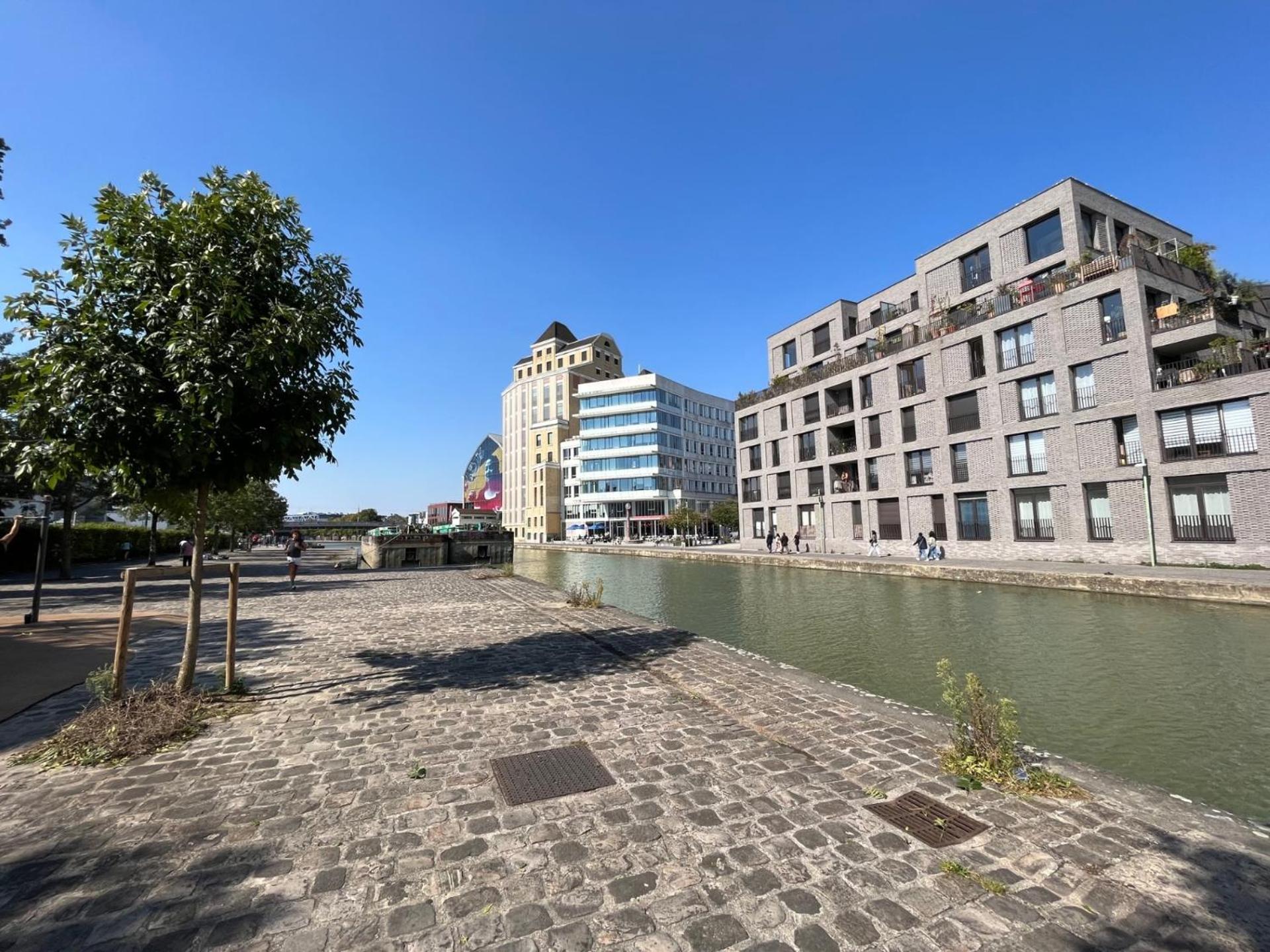 Studio De Charme Pantin Bagian luar foto
